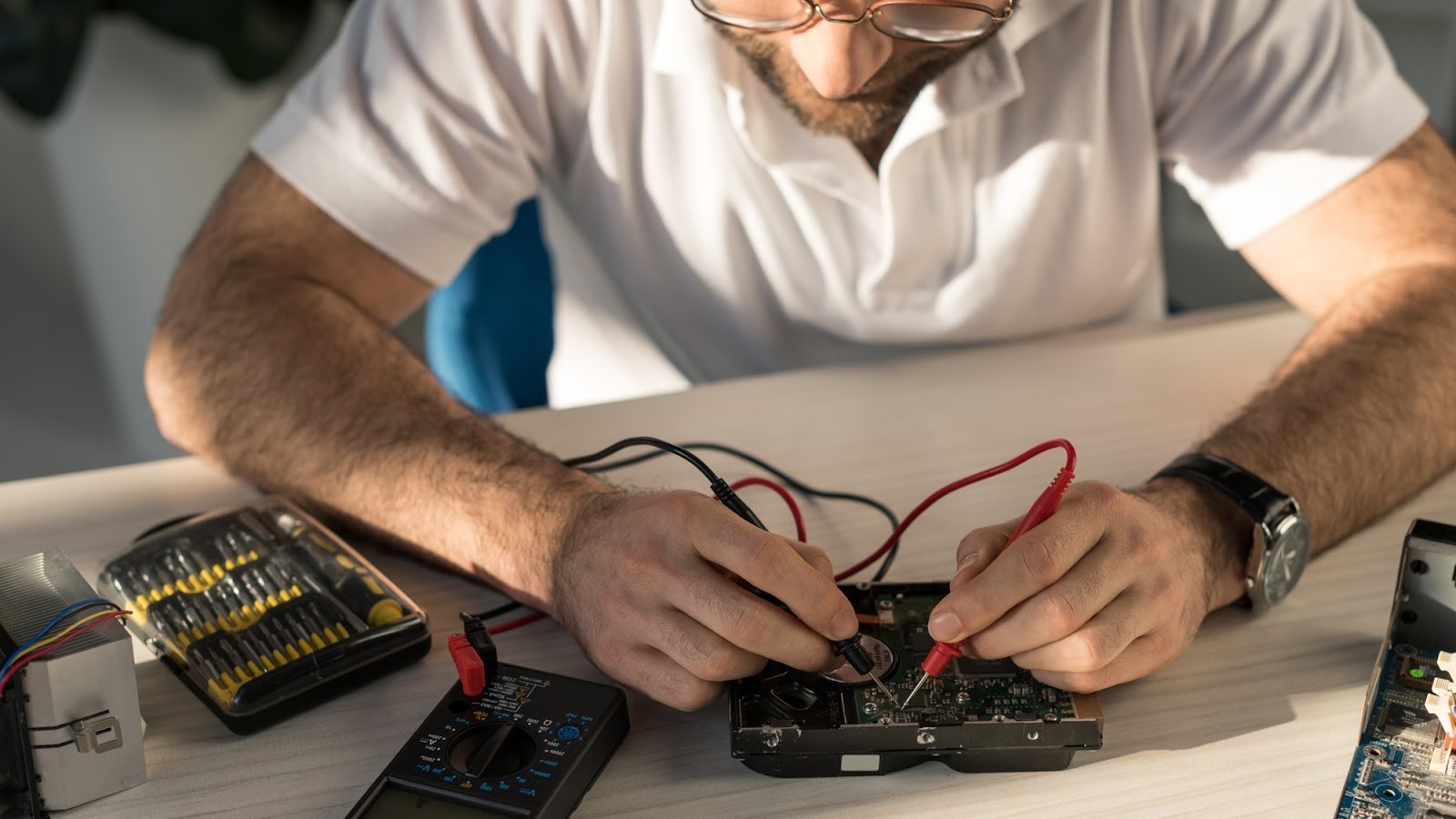 O que faz um técnico em eletrônica quanto ganha e onde atuar